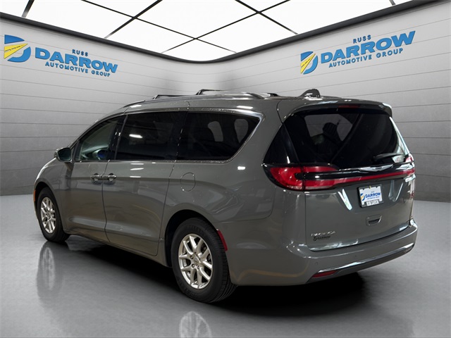 2022 Chrysler Pacifica Touring L photo 3