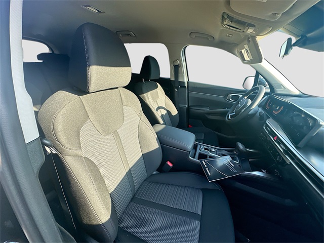 2025 Kia Sorento LX photo 23