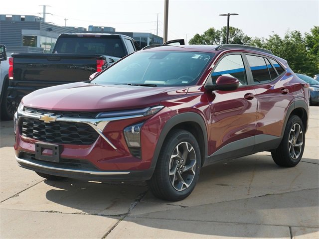 2024 Chevrolet Trax LT photo 2