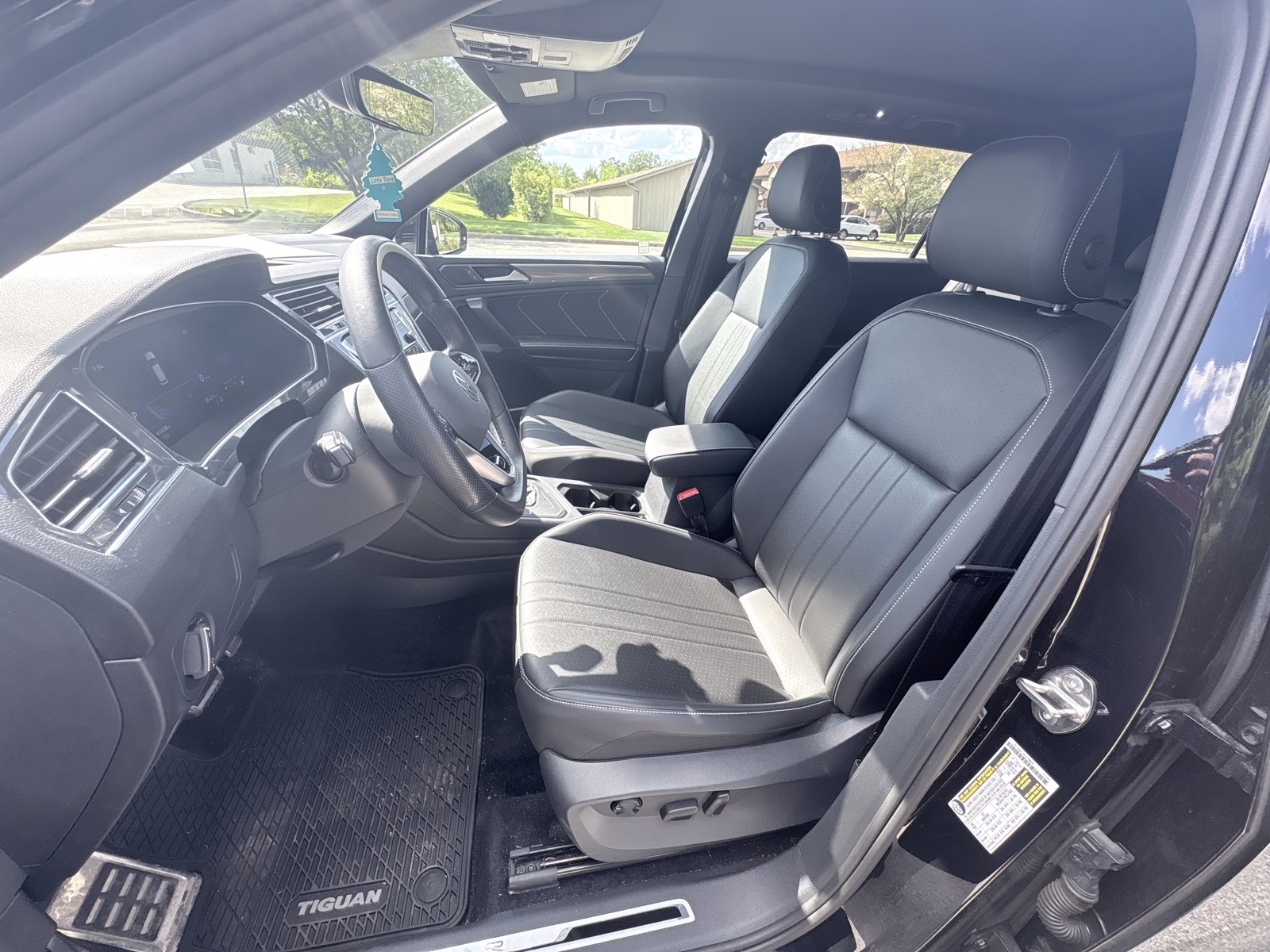 2023 Volkswagen Tiguan SE R-Line Black photo 8