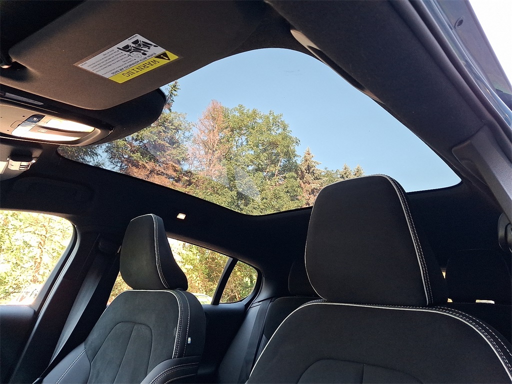 2022 Volvo C40 Recharge Ultimate photo 13