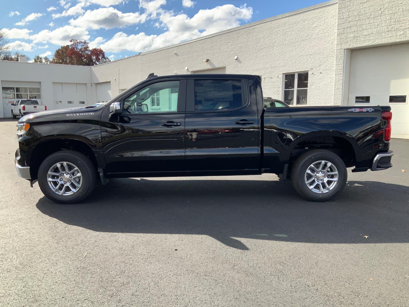 2026 Chevrolet Silverado 1500 LT photo 4