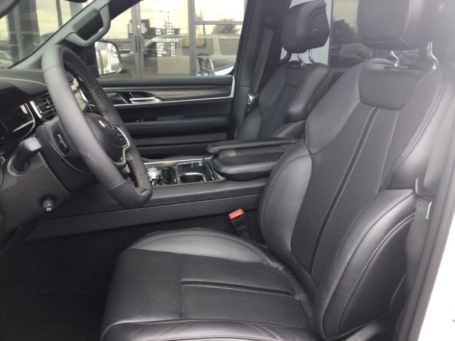 Used 2023 White Jeep Series III image 3