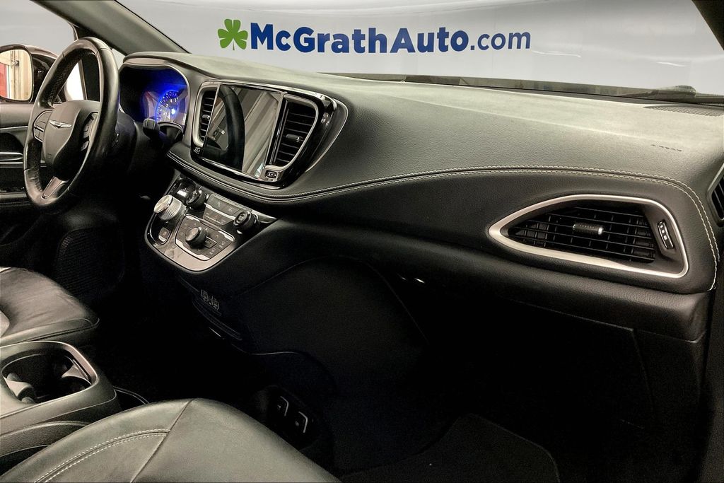 2021 Chrysler Pacifica Touring L photo 15