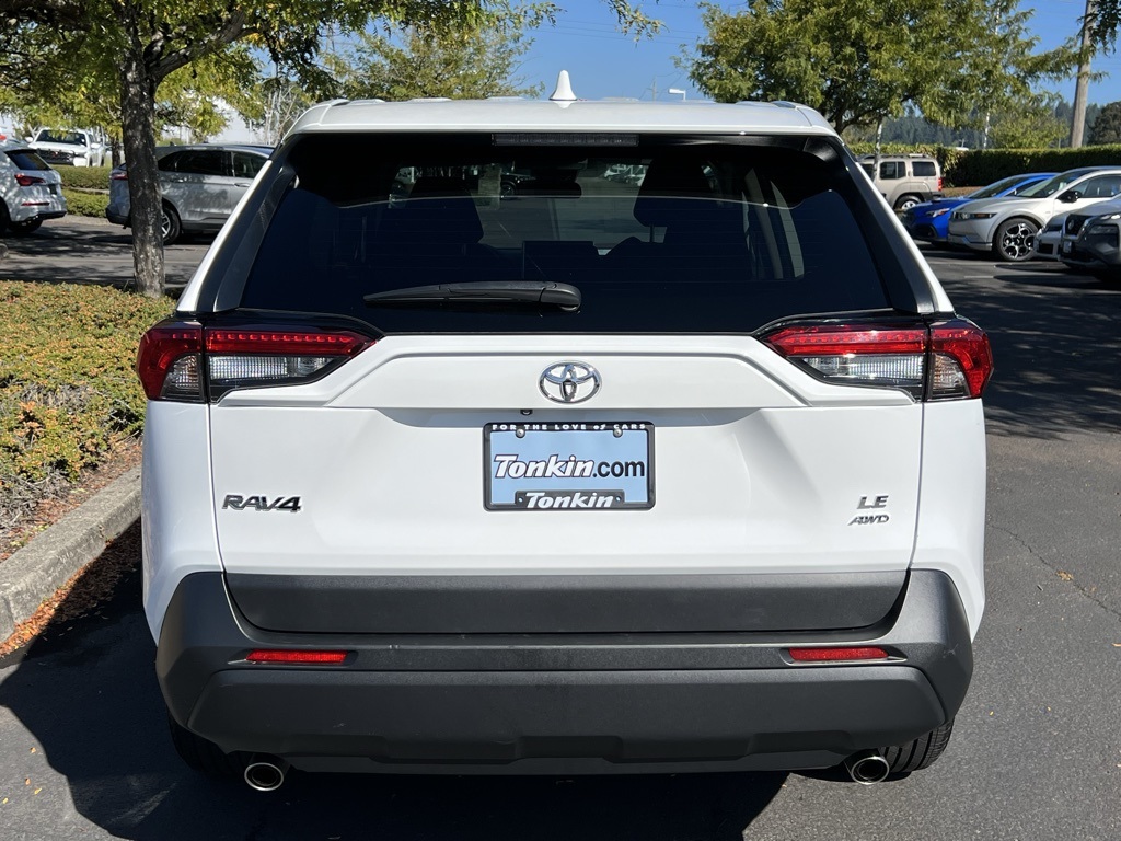 2024 Toyota RAV4 LE photo 4
