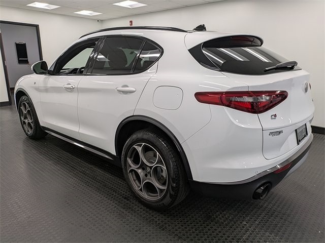 2023 Alfa Romeo Stelvio Ti photo 6