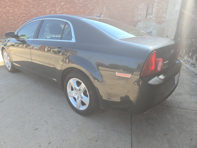 2010 Chevrolet Malibu LS photo 2