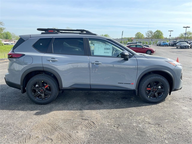 2025 Nissan Rogue SV photo 14