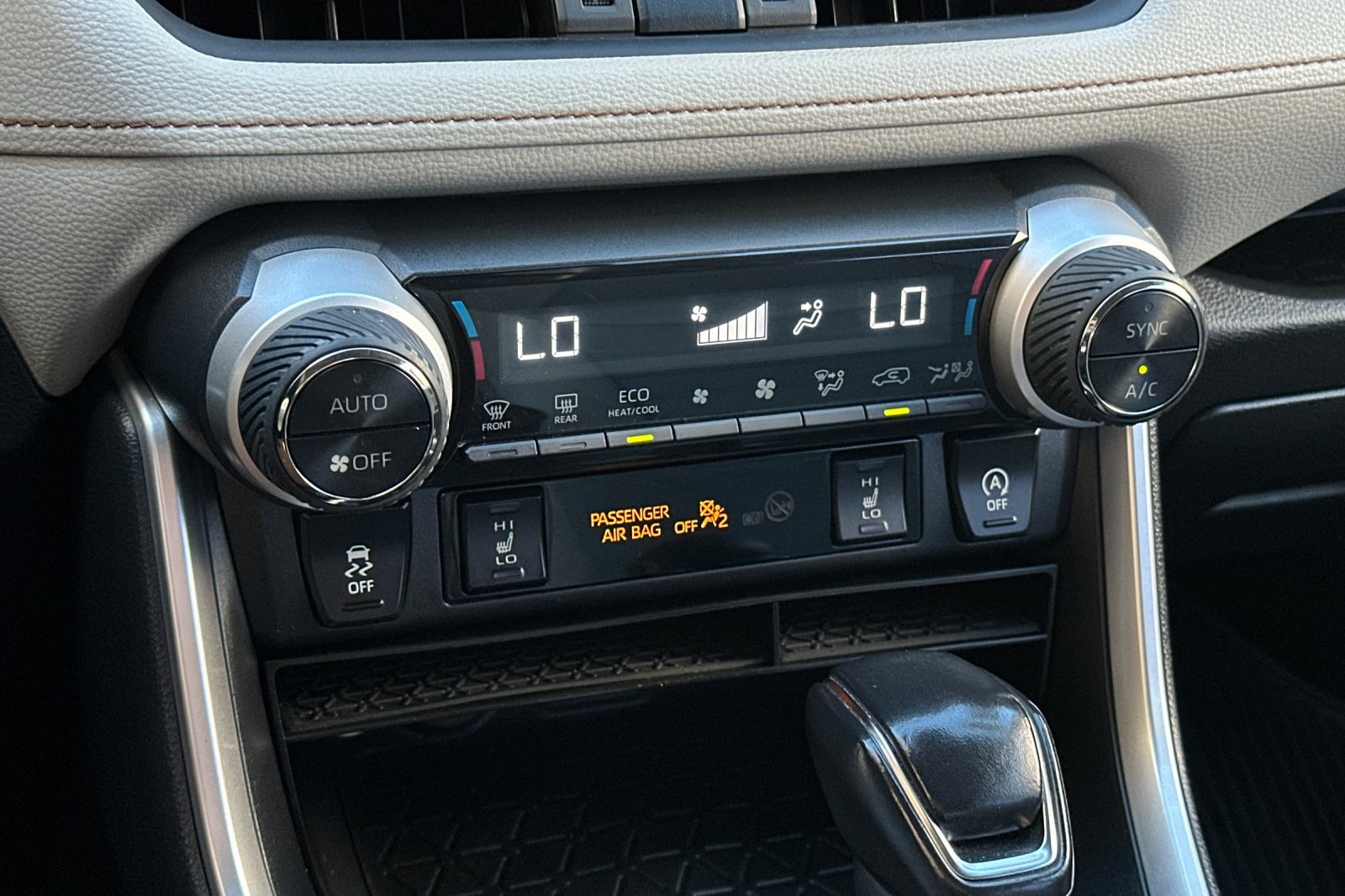 2020 Toyota RAV4 XLE Premium photo 18