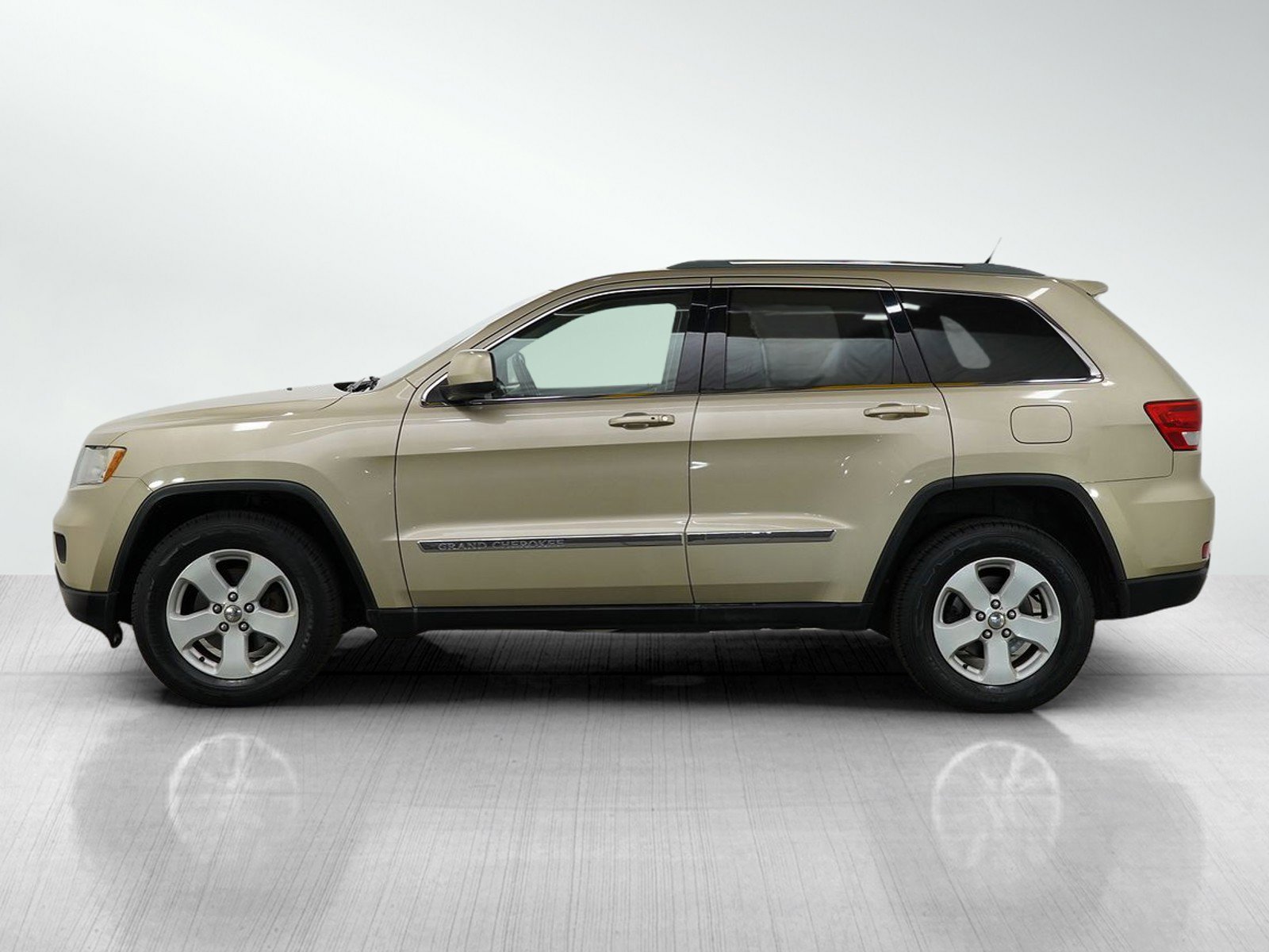Used 2011 Jeep Grand Cherokee Laredo with VIN 1J4RR4GG7BC563808 for sale in Burnsville, Minnesota