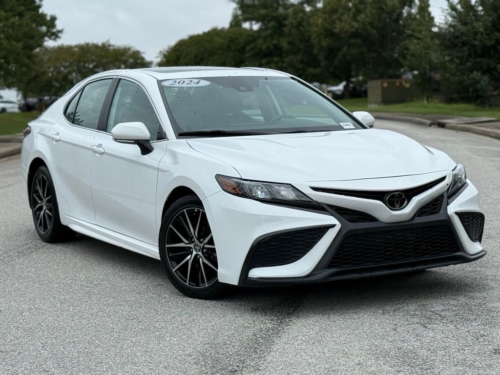 2024 Toyota Camry SE photo 2