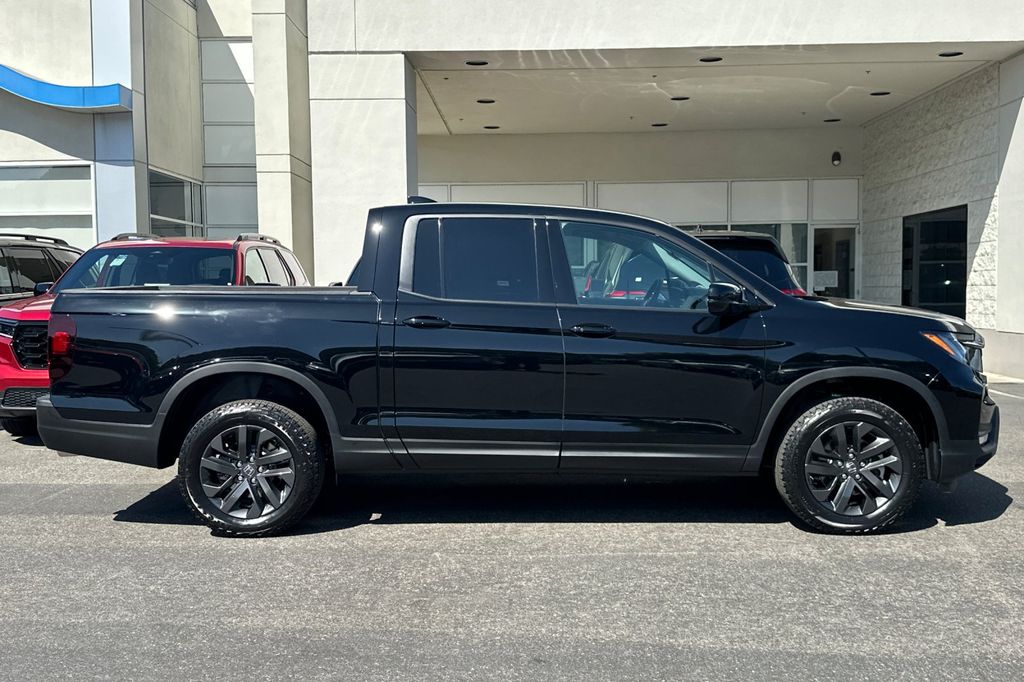 2025 Honda Ridgeline Sport photo 3