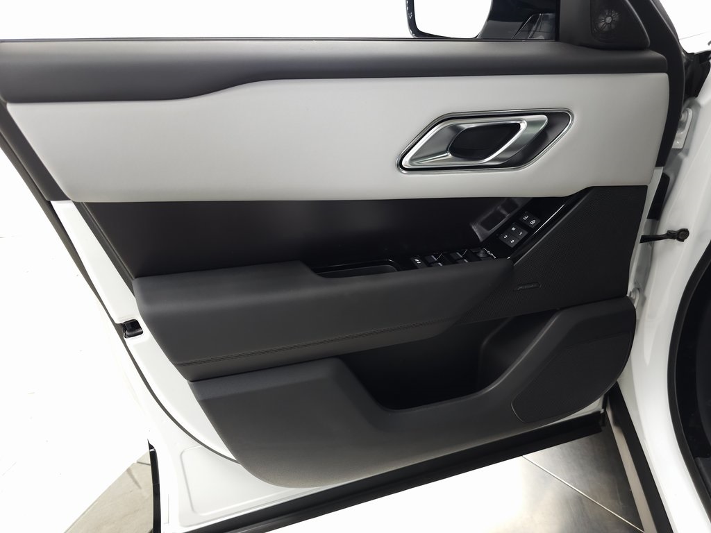 2026 Land Rover Range Rover Velar SE photo 11