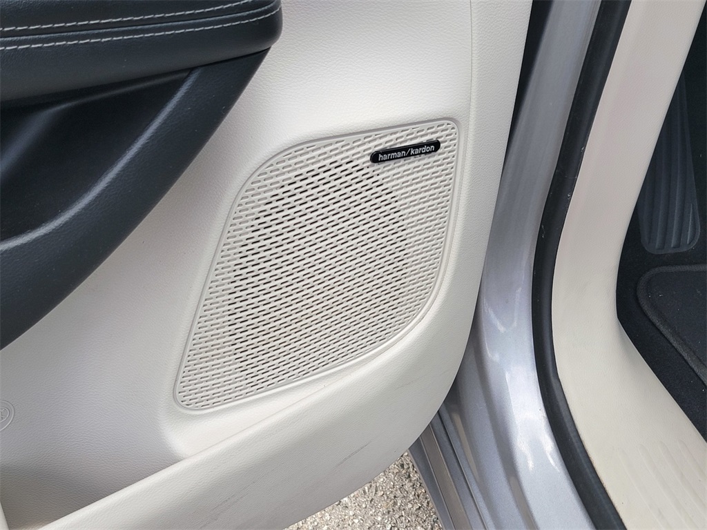 2018 Chrysler Pacifica Hybrid Limited photo 15