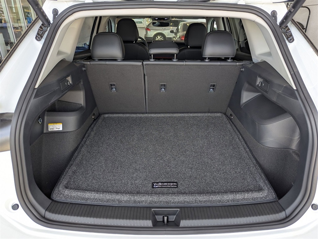 2025 Volkswagen Tiguan SE photo 16
