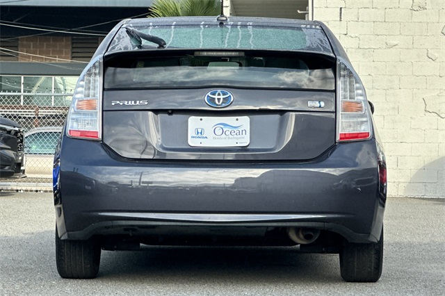 2010 Toyota Prius Three photo 3