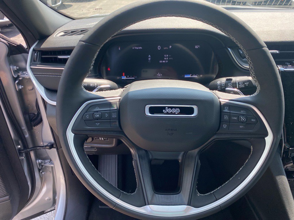 2025 Jeep Grand Cherokee Laredo X photo 6