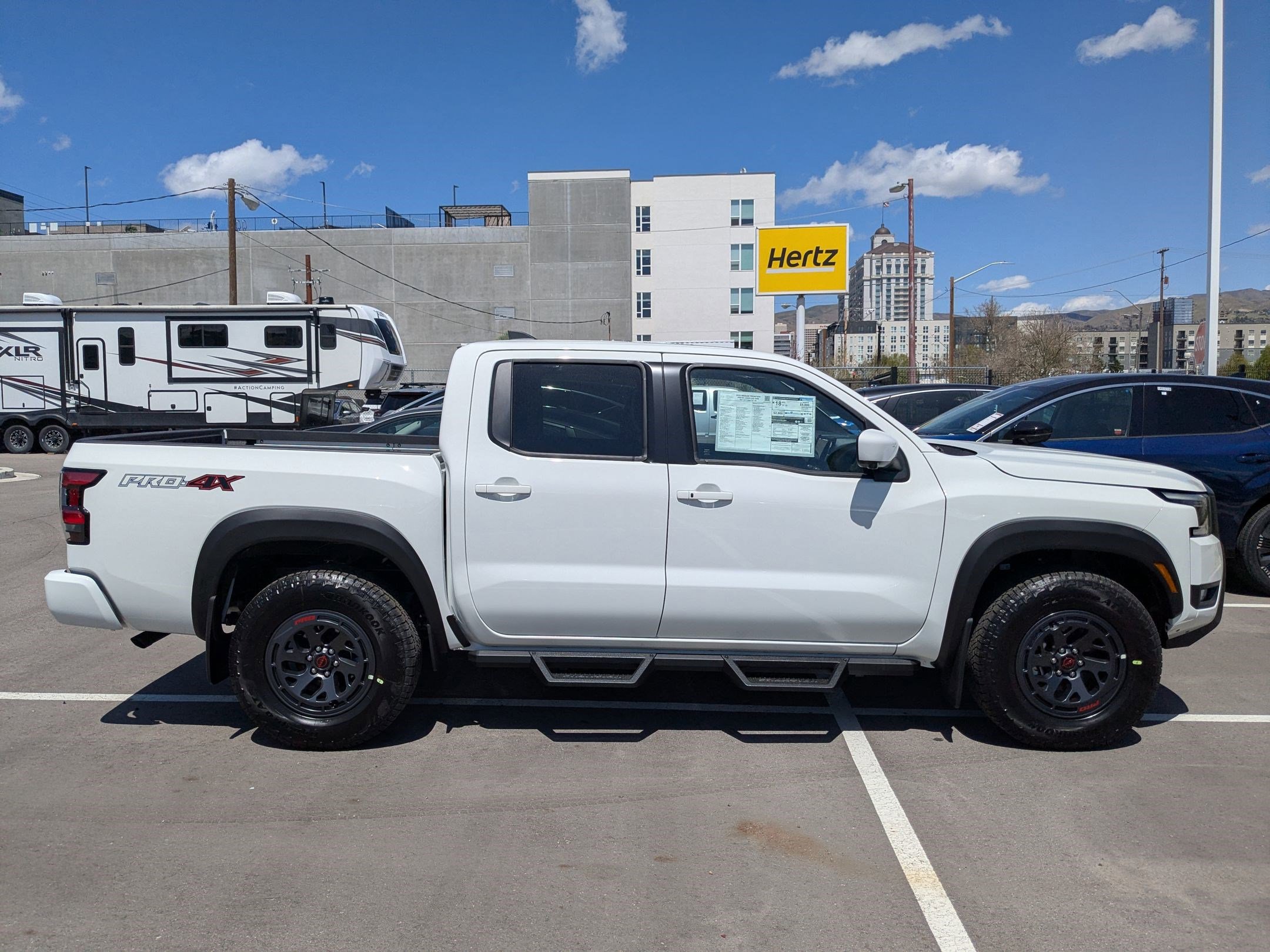 2025 Nissan Frontier PRO-4X photo 2