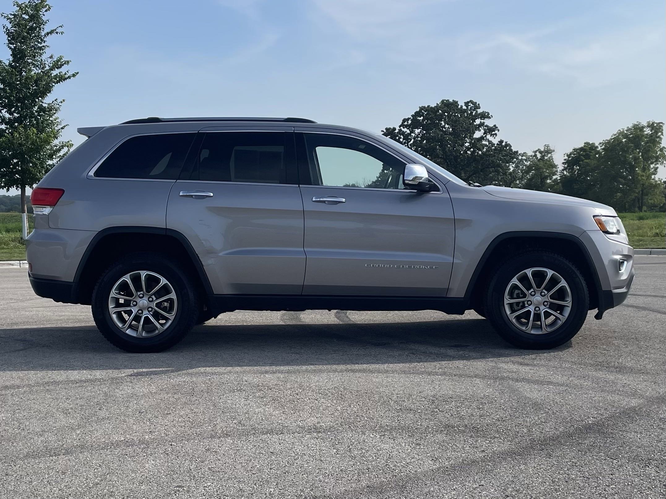 Used 2015 Jeep Grand Cherokee Limited with VIN 1C4RJFBG6FC233681 for sale in Saint Charles, Minnesota
