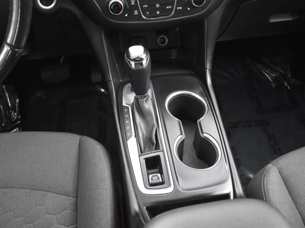2018 Chevrolet Equinox LT photo 17