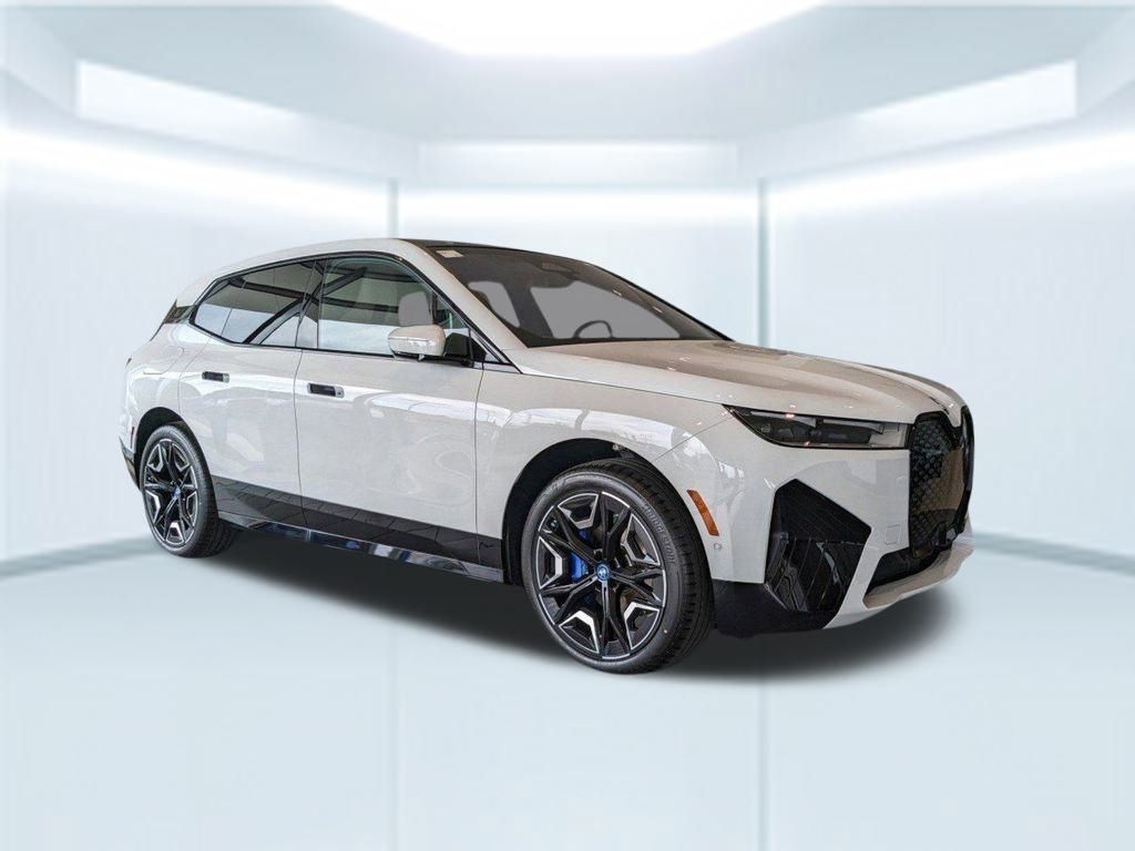 New 2023 Alpine White BMW xDrive50 image 1