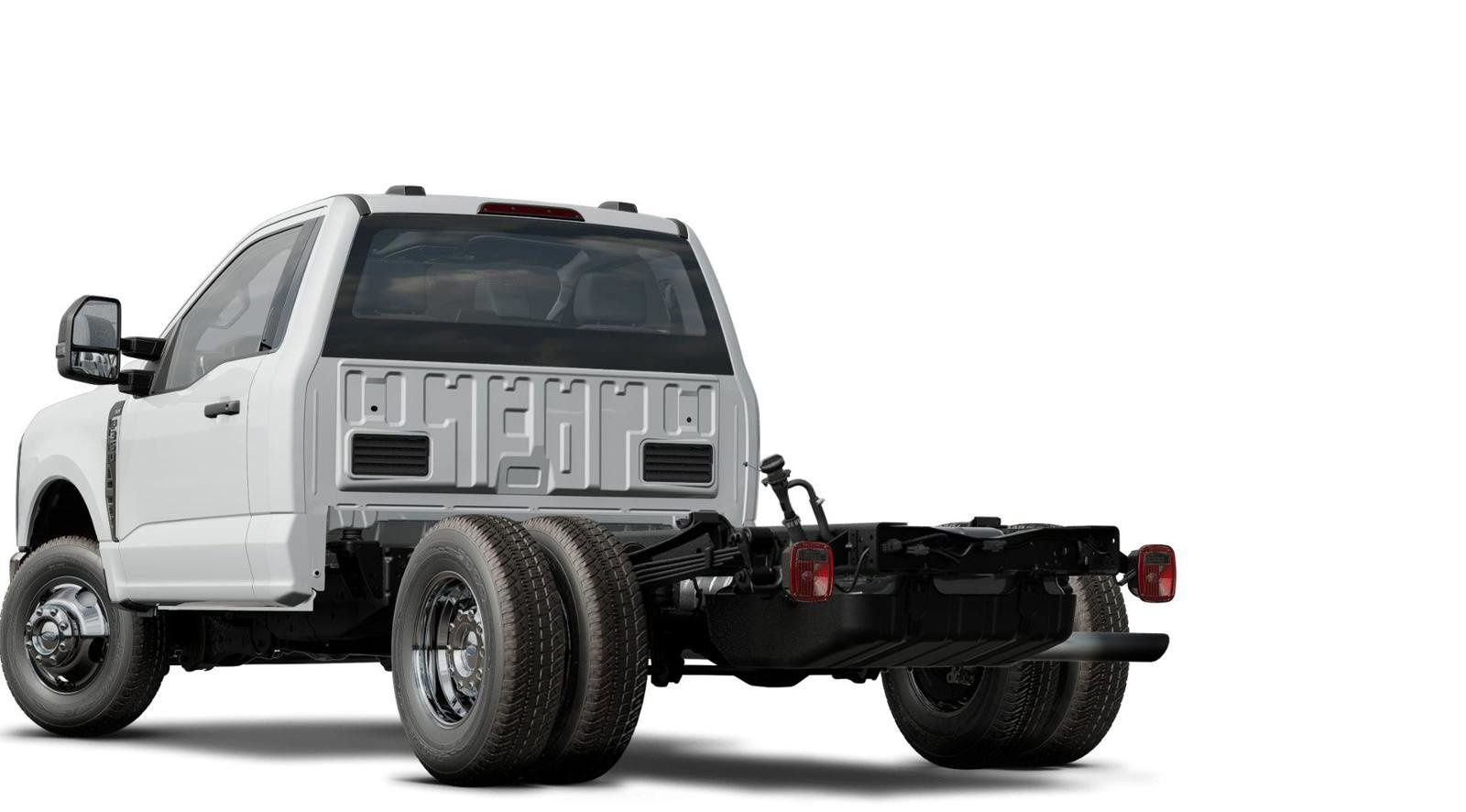 2024 Ford F-350 XLT photo 2