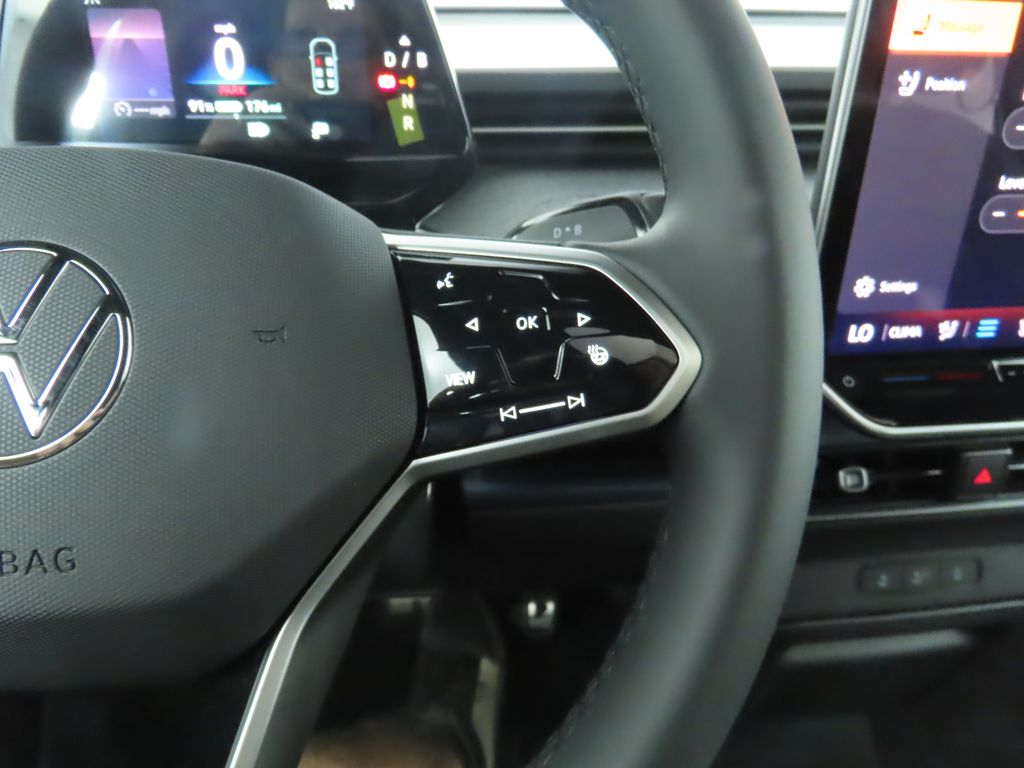 2025 Volkswagen ID. Buzz Pro Plus photo 12
