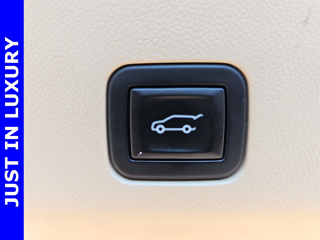 2023 Cadillac Escalade Premium Luxury photo 13