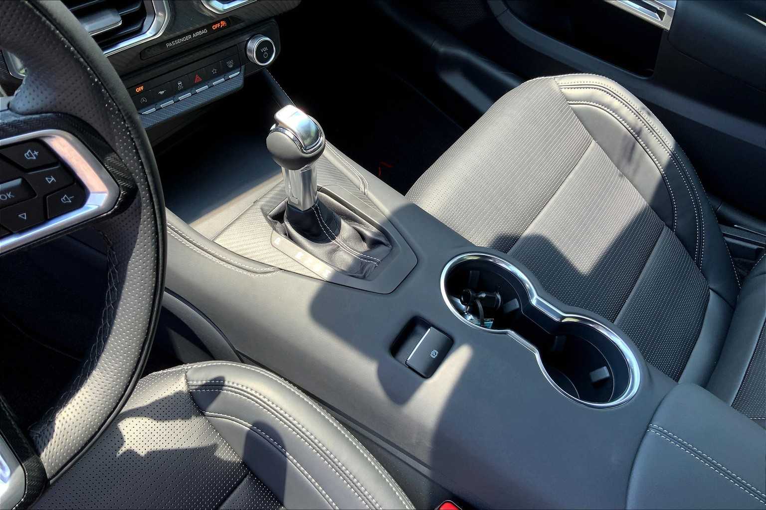 2025 Ford Mustang GT Premium photo 7