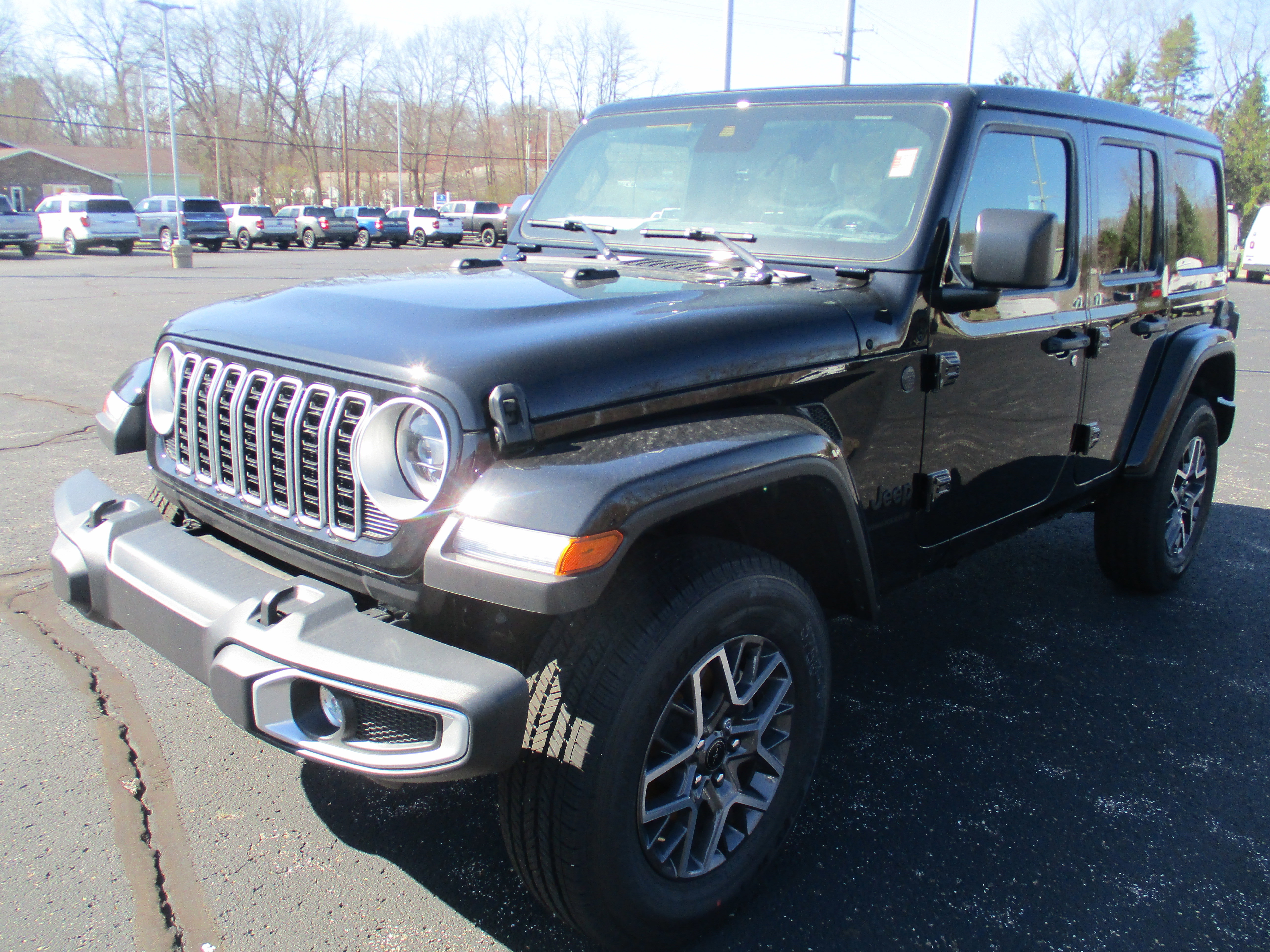 2025 Jeep Wrangler Sahara photo 3