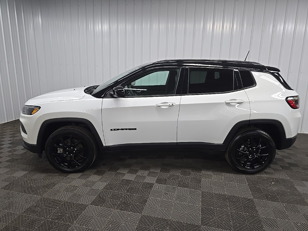 2023 Jeep Compass Altitude photo 3
