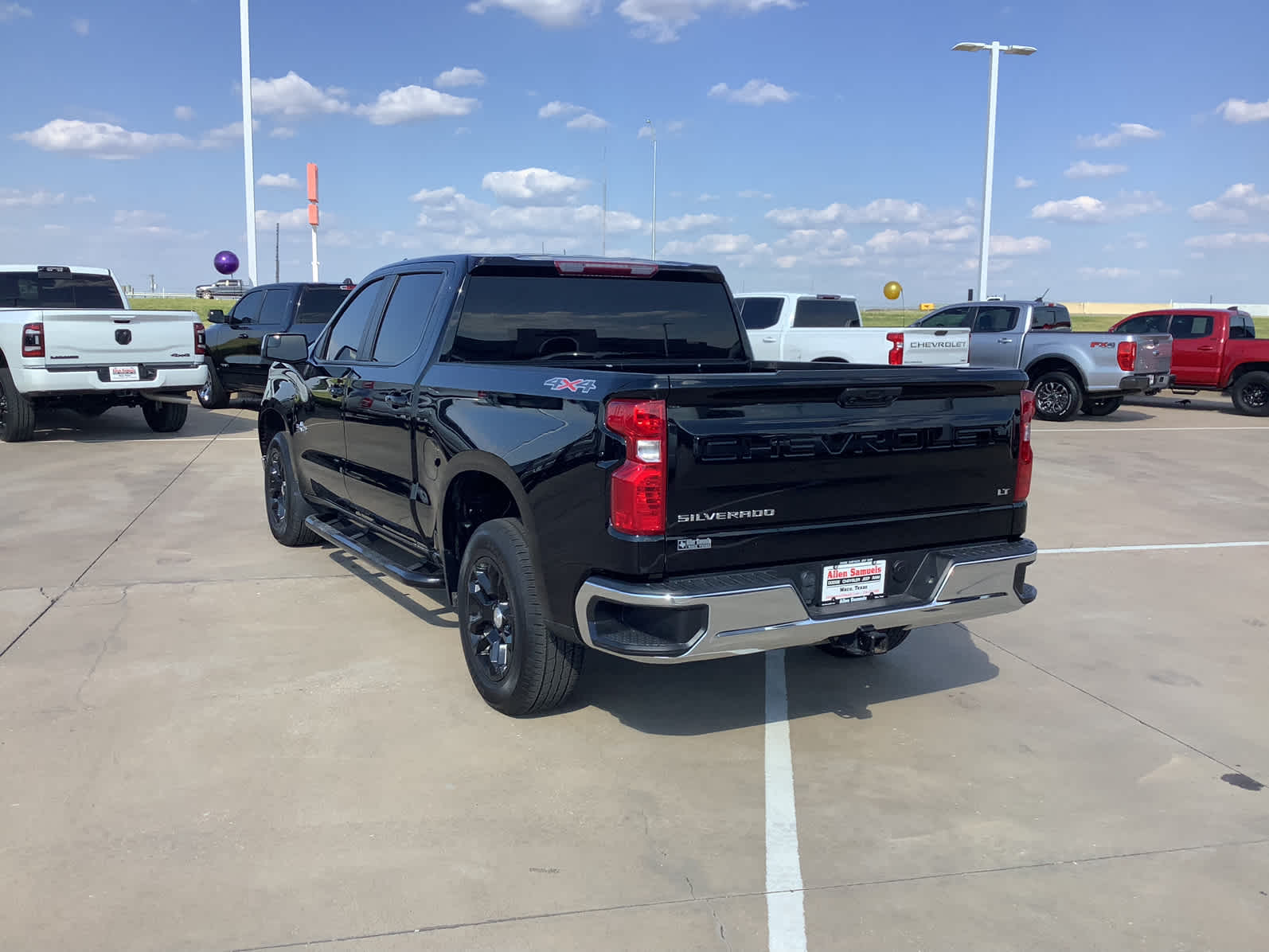2023 Chevrolet Silverado 1500 LT photo 7