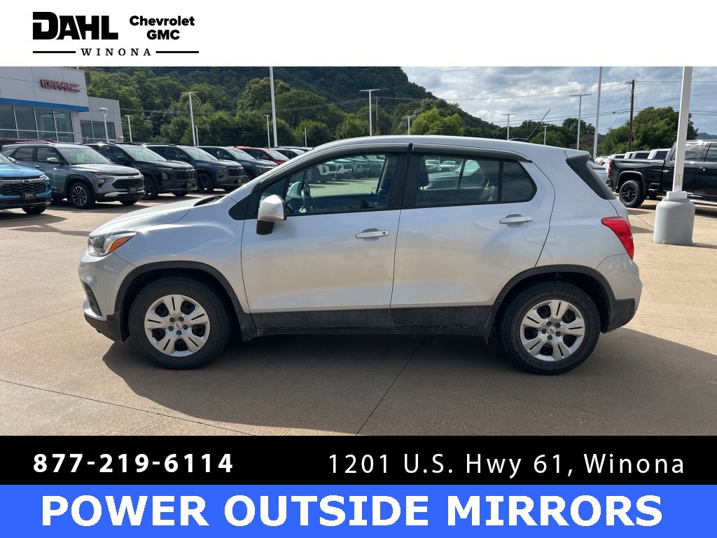 2018 Chevrolet Trax LS photo 3