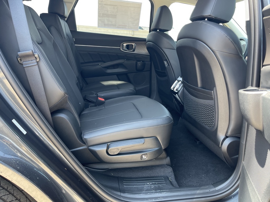 2025 Kia Sorento SX photo 16