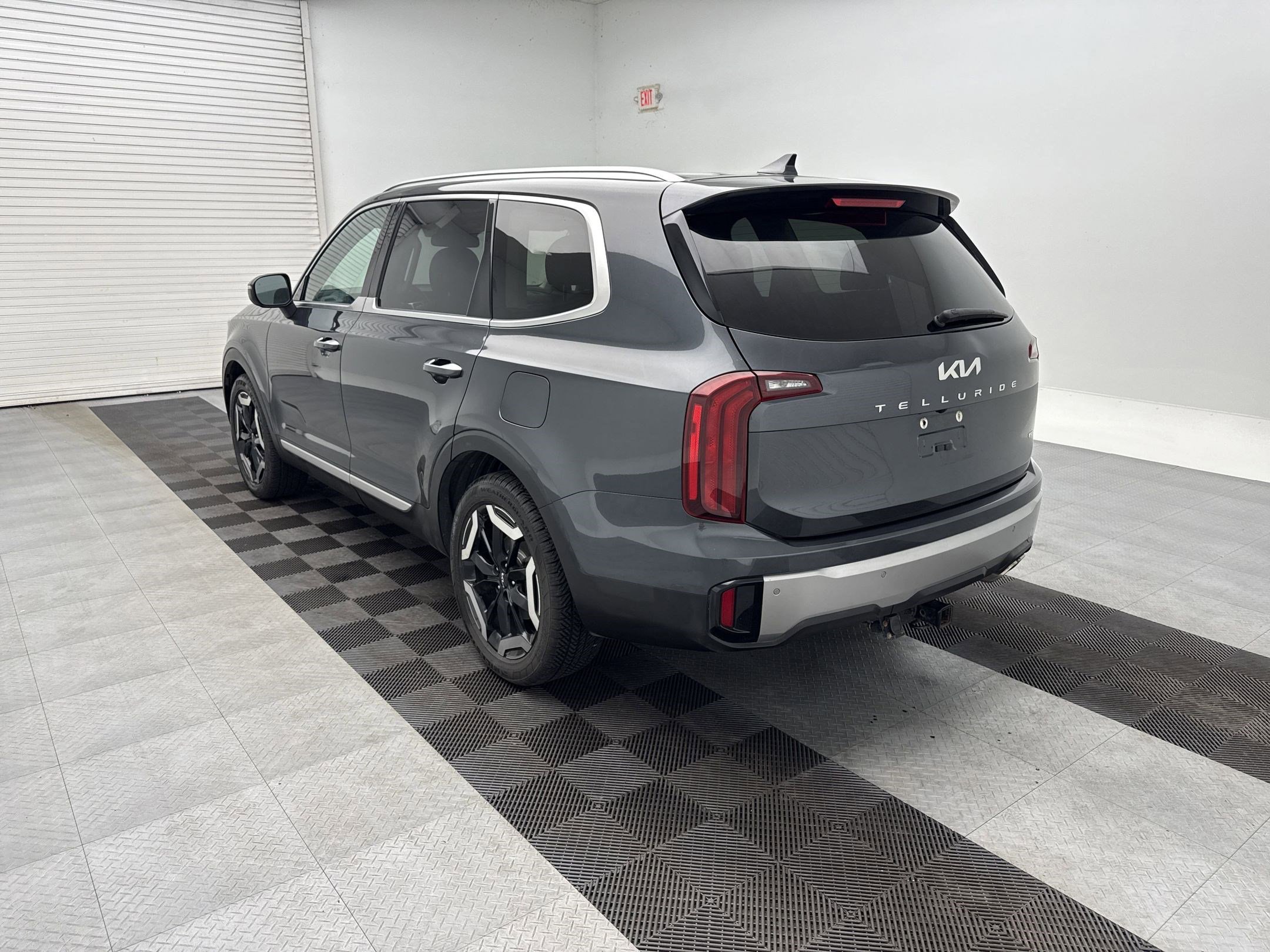 2023 Kia Telluride S photo 2