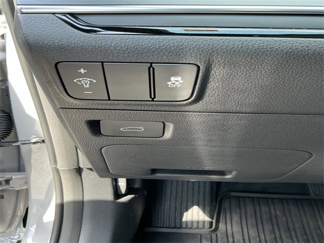 2025 Kia K5 GT-Line photo 13
