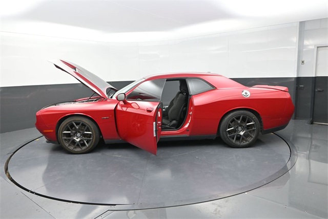 2016 Dodge Challenger SXT Plus photo 33