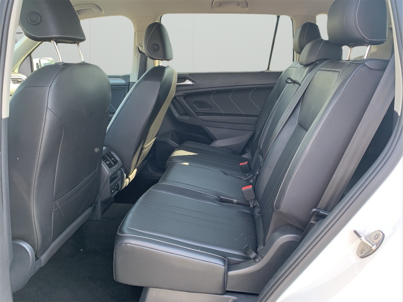 2024 Volkswagen Tiguan SE Wolfsburg Edition photo 29
