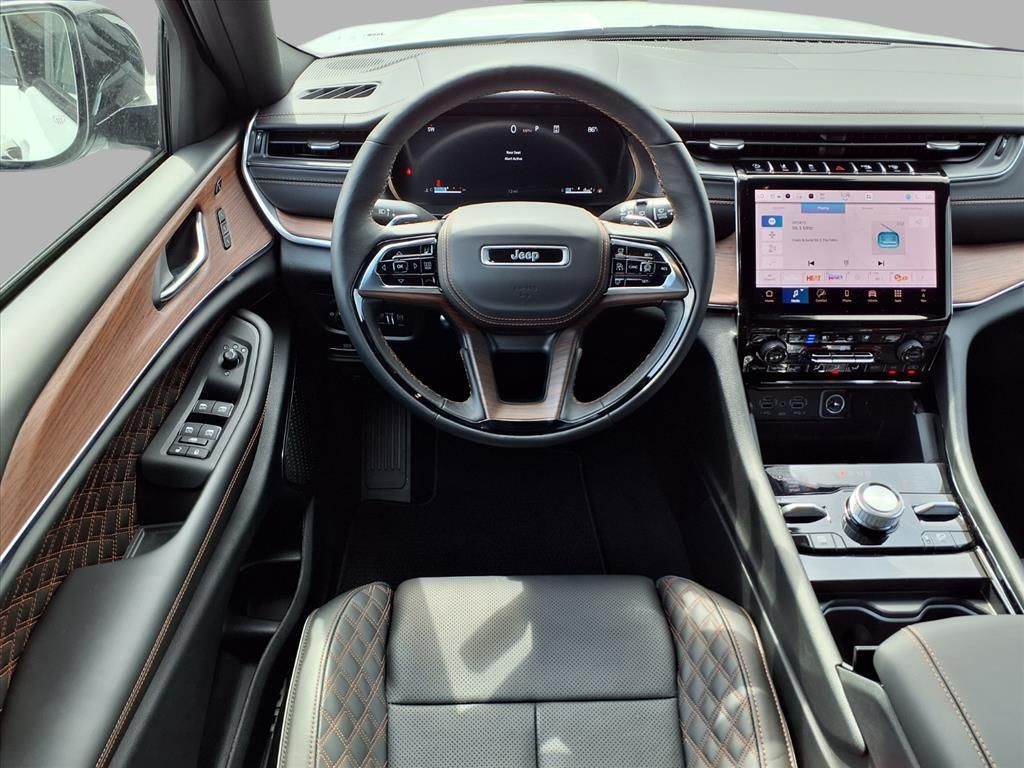 2025 Jeep Grand Cherokee Summit photo 3