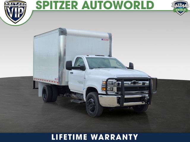 2023 Chevrolet Silverado 4500 Medium Duty Chassis Cab Work Truck's photo