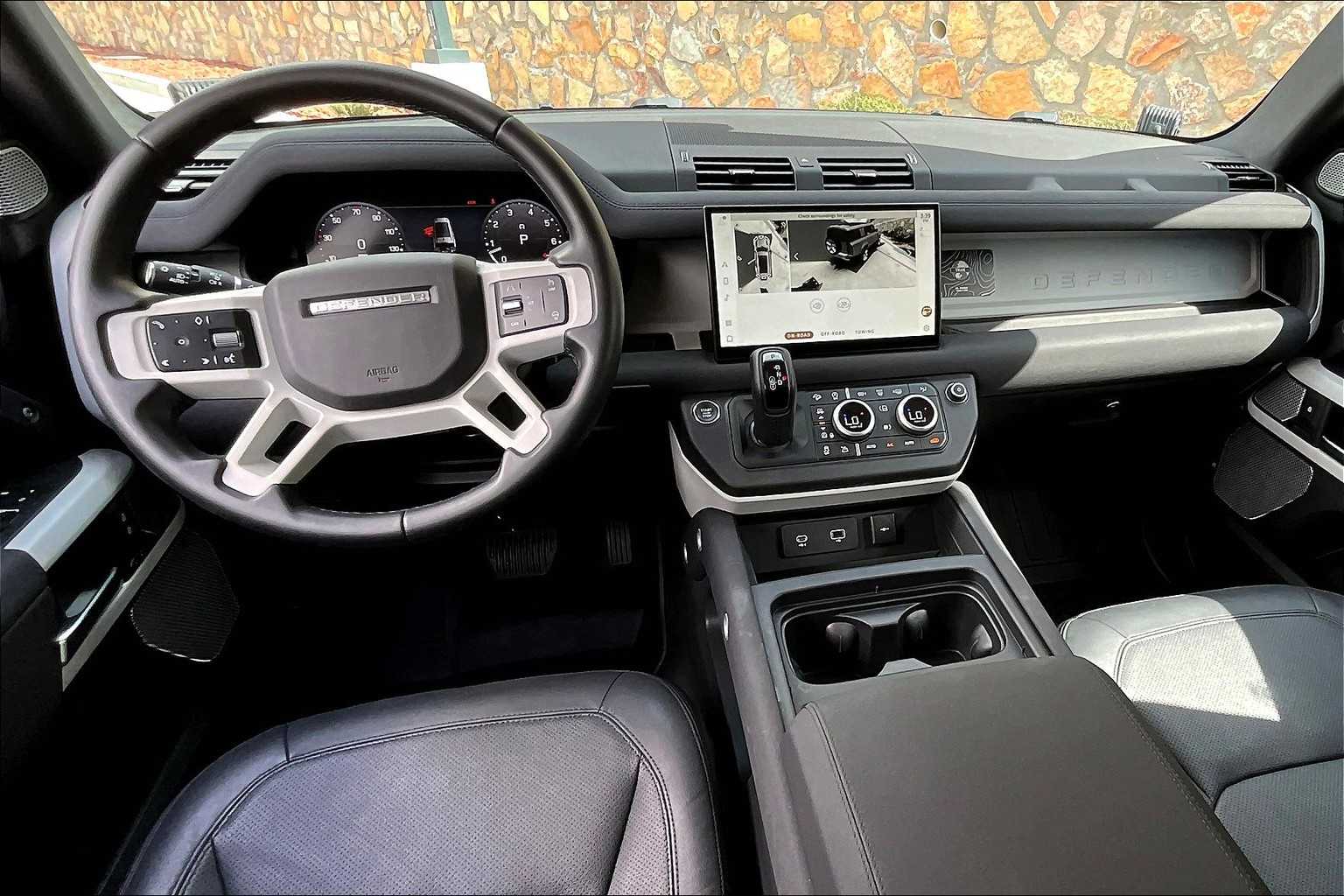 2023 Land Rover Defender SE photo 14