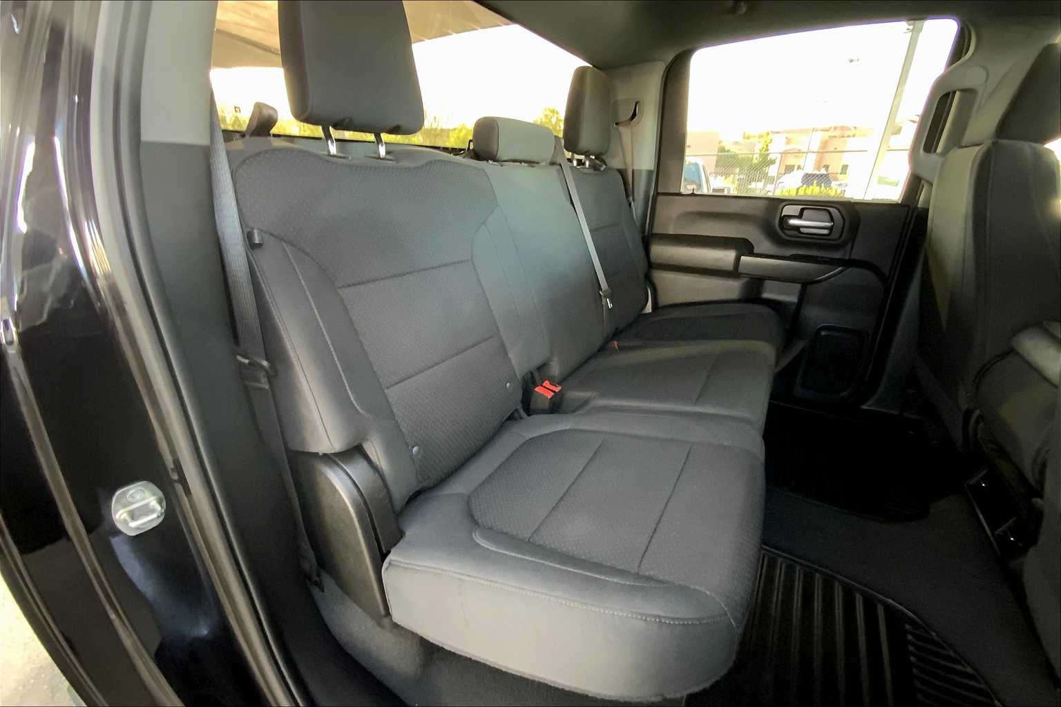2022 Chevrolet Silverado 2500HD Custom photo 17