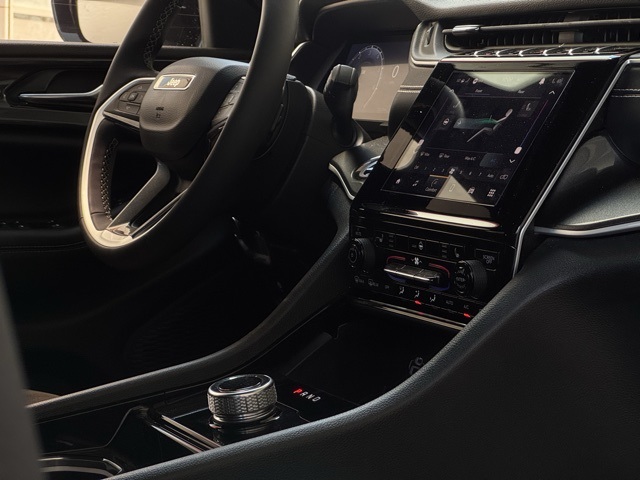 2023 Jeep Grand Cherokee Altitude photo 23