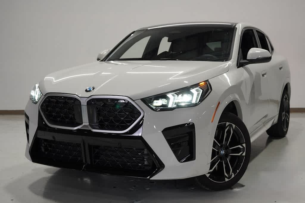 2025 BMW X2 28i's photo