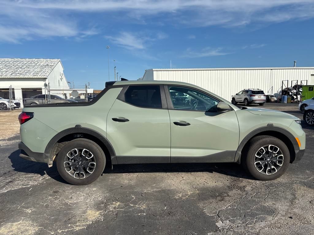 2024 Hyundai Santa Cruz SE photo 2
