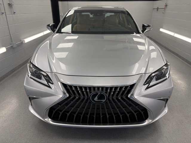 2024 Lexus ES 300h Premium photo 2