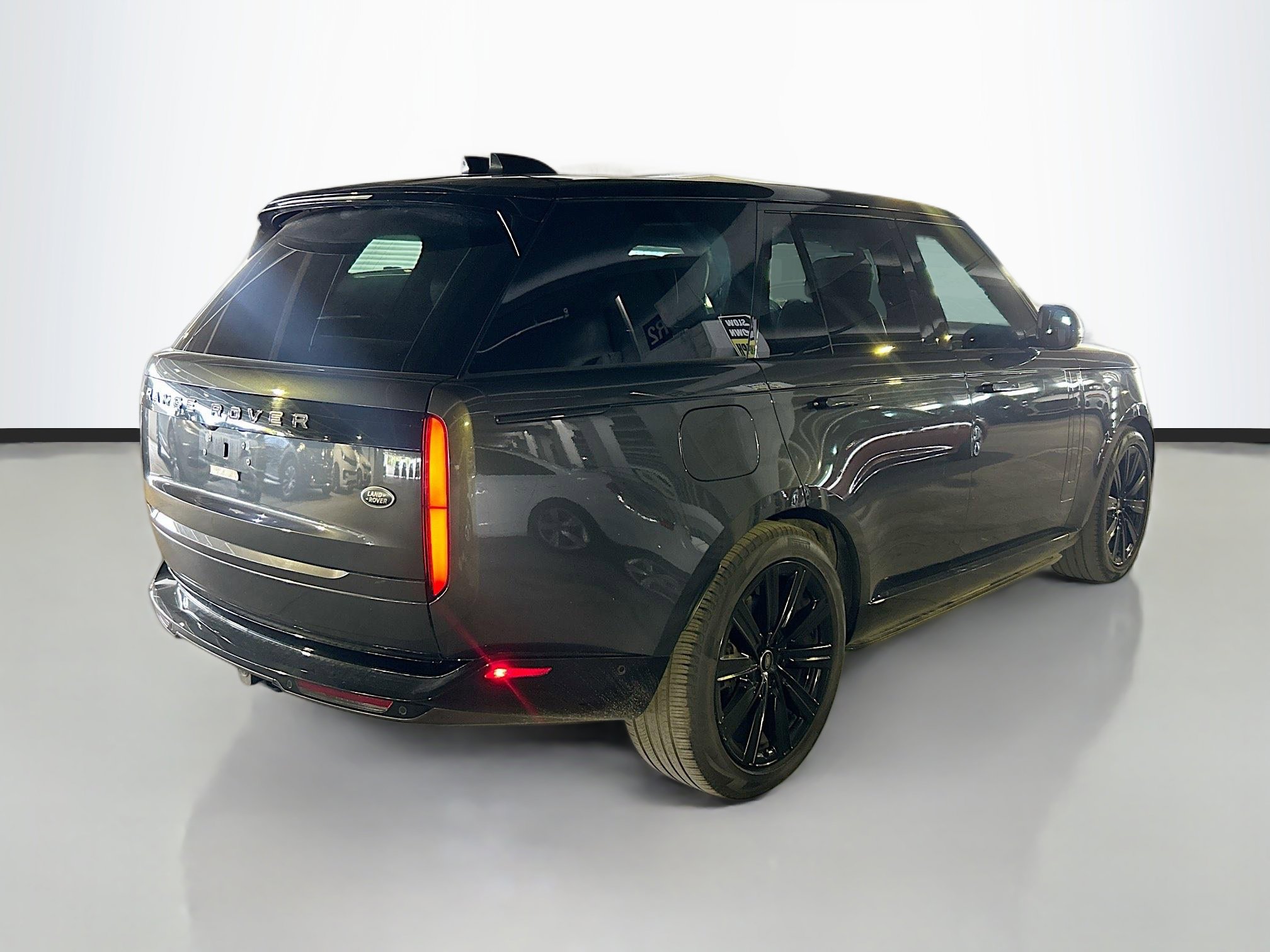 2023 Land Rover Range Rover SE photo 2