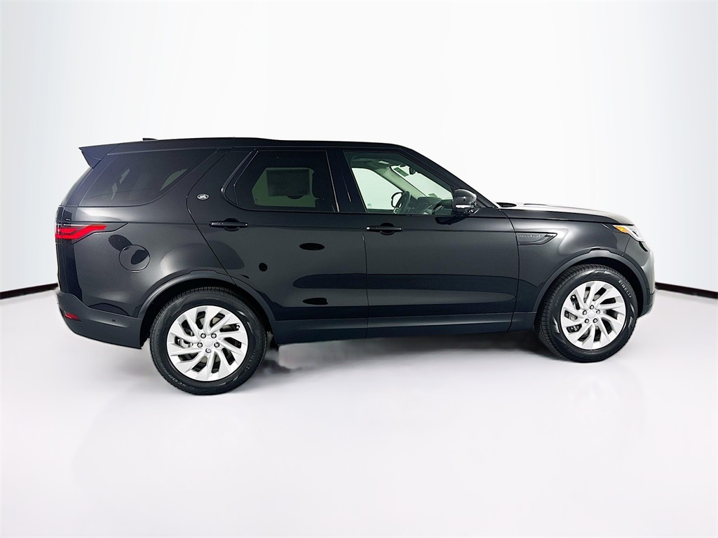 2024 Land Rover Discovery S photo 4