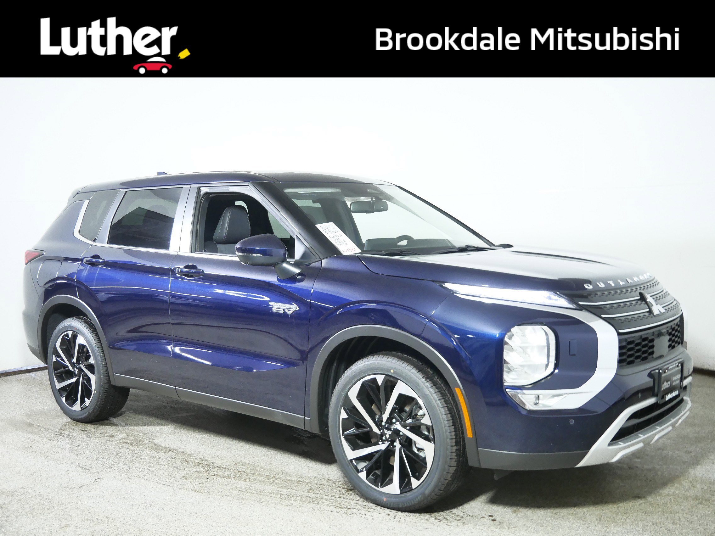 2025 Mitsubishi Outlander Plug-in Hybrid SE's photo