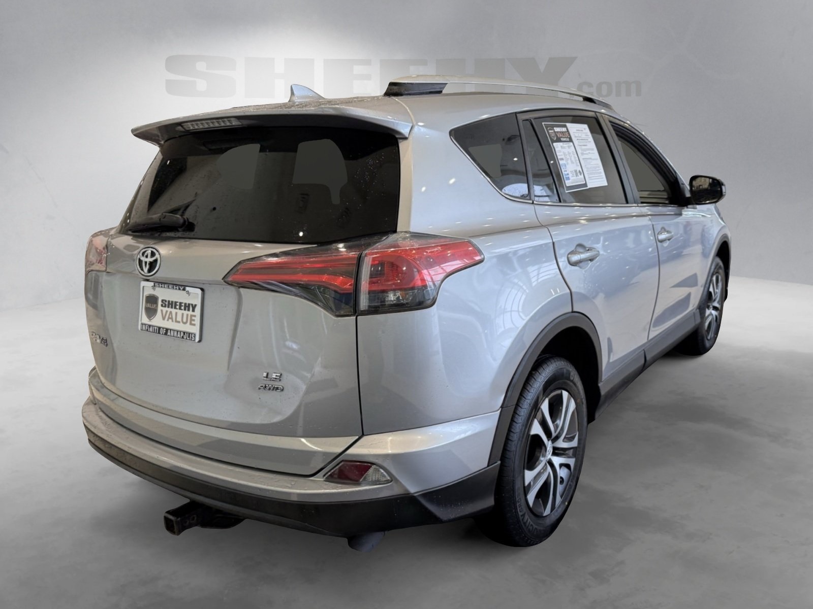 2016 Toyota RAV4 LE photo 9